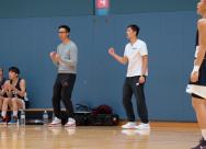 马嘉俊老师（右二）是青松中学旧生，毕业后回母校任教，带领篮球队于学界打拼。